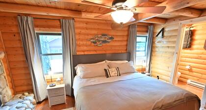 La Vita e Bella -Life is Good- at this pet friendly Northwoods escape