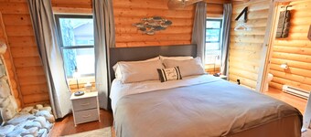 La Vita e Bella -Life is Good- at this pet friendly Northwoods escape