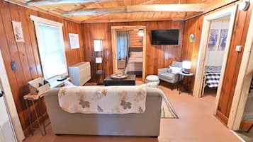 3 habitaciones, tabla de planchar con plancha y cuna de viaje