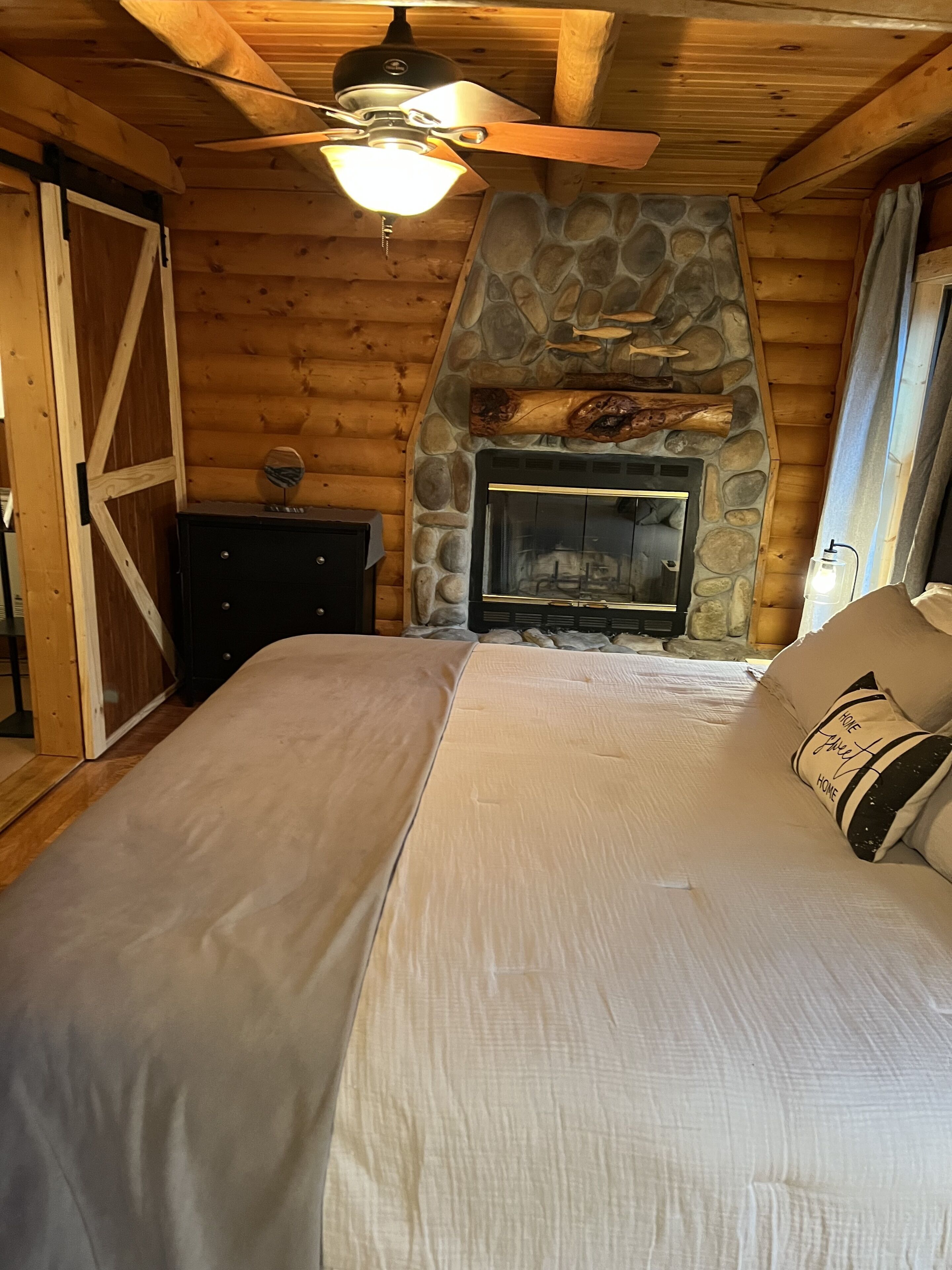 La Vita e Bella -Life is Good- at this pet friendly Northwoods escape 