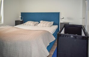 2 bedrooms, travel cot, free WiFi