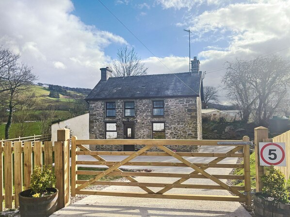 Exterior - 2 bedroom accommodation in Tregaron, near Lampeter (Tregaron, near Lampeter)