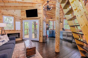 Smart TV, fireplace