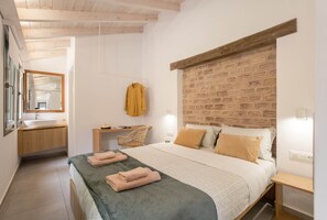 2 bedrooms, desk, WiFi, bed sheets - Lindas Convent Garden Home 2
- beautiful courtyard to enjoy Mediterranean flair (Chania)