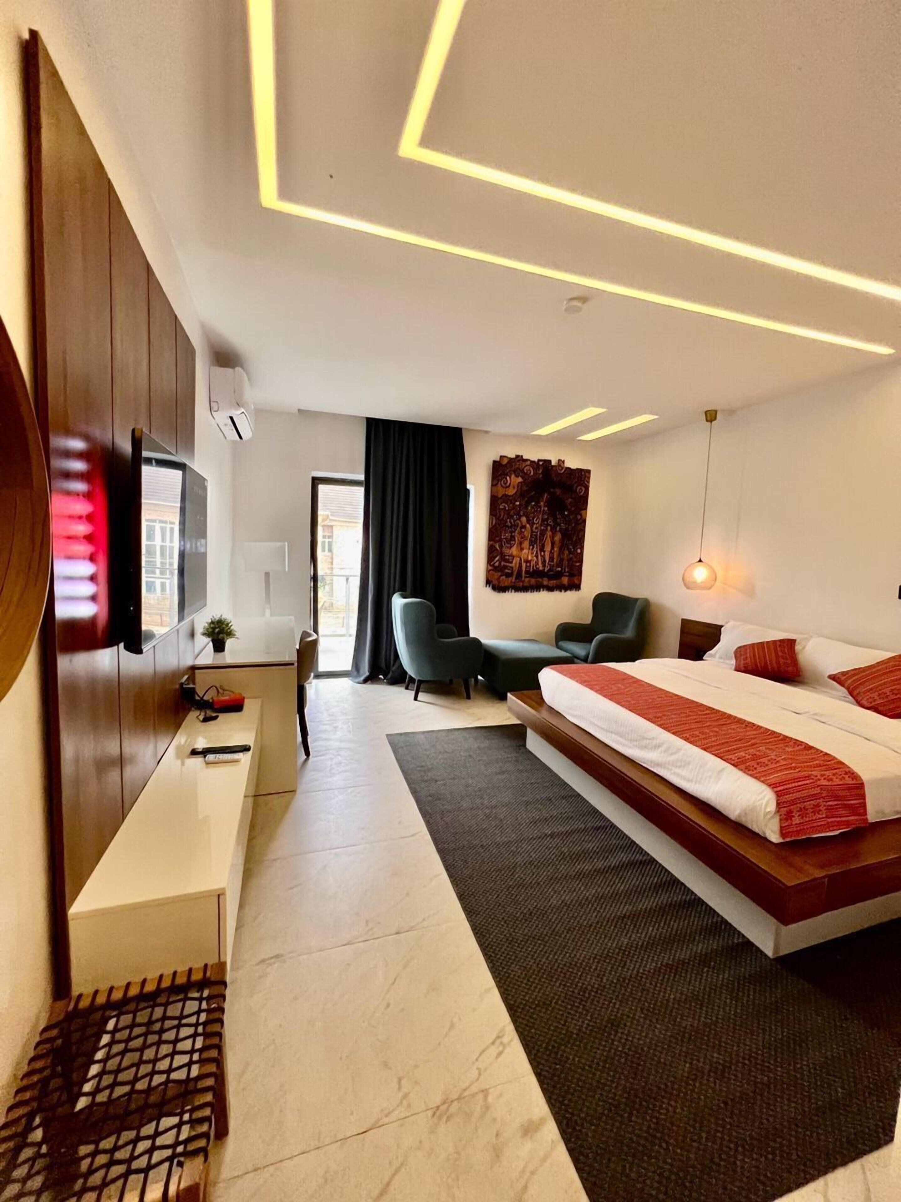 In-room safe, free WiFi