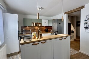 Fridge, microwave, oven, stovetop