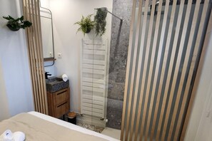 3 Schlafzimmer, Schreibtisch, Reisekinderbett, WLAN
