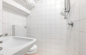 Shower - Awesome apartment in Castelfranco Piandiscò (Castelfranco Piandiscò)