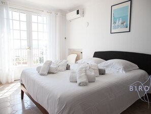 4 slaapkamers, een strijkplank/strijkijzer, wifi, beddengoed