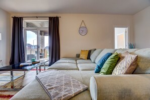 Smart TV y chimenea 