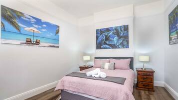 2 dormitoris, planxa i posts de planxar, wifi gratuïta i roba de llit