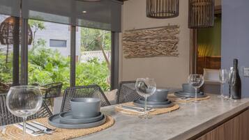 In-room safe, desk, iron/ironing board, bed sheets