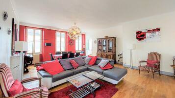 Télévision, baby-foot