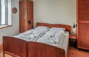 3 bedrooms, free WiFi - Amazing home in Warthe with sauna (Warthe)