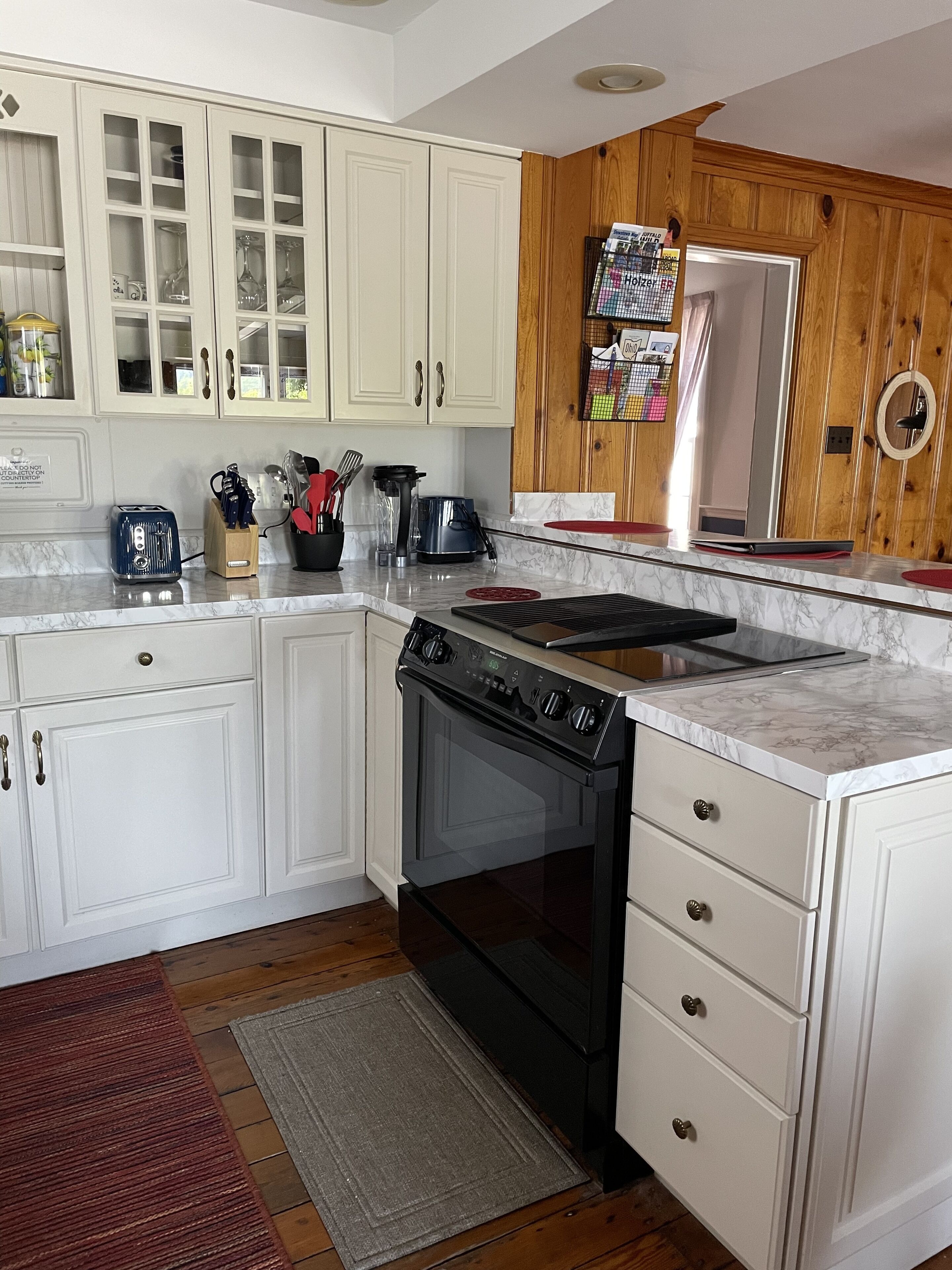 Frigorífic, microones, forn i placa de cuina 