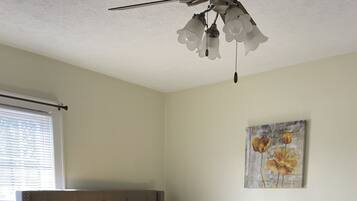 2 bedrooms, desk, iron/ironing board, WiFi