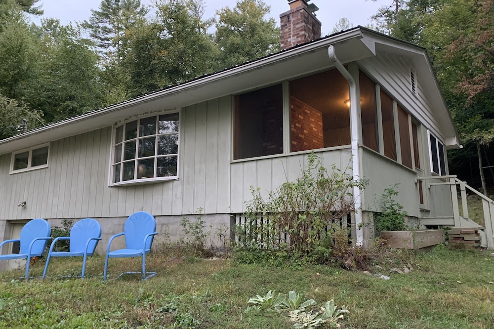 Private Adirondack lakefront Cottage on Loon Lake