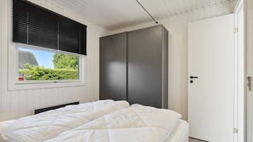 3 bedrooms, travel crib, free WiFi