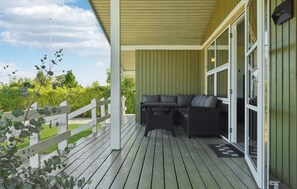 Outdoor dining - Stunning home in Bogense with WiFi (Bogense)