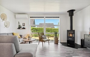 Smart TV, fireplace - Stunning home in Bogense with WiFi (Bogense)