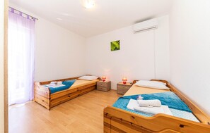 3 chambres, fer et planche à repasser, lit parapluie, Wi-Fi gratuit