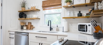 The 12th Street Retreat, King Beds, Pets Allowed