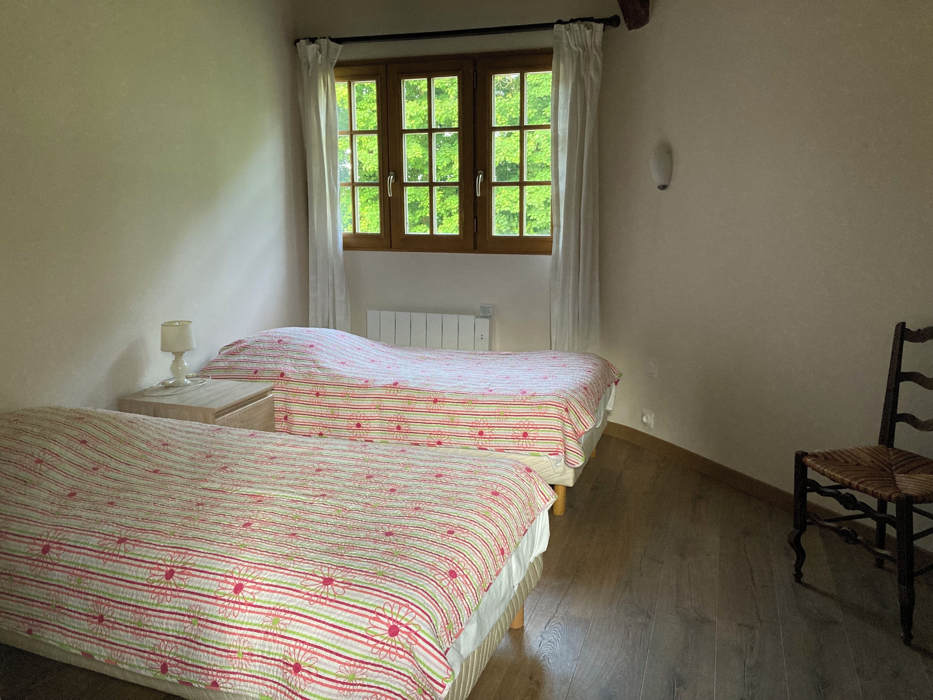 1 bedroom, bed sheets