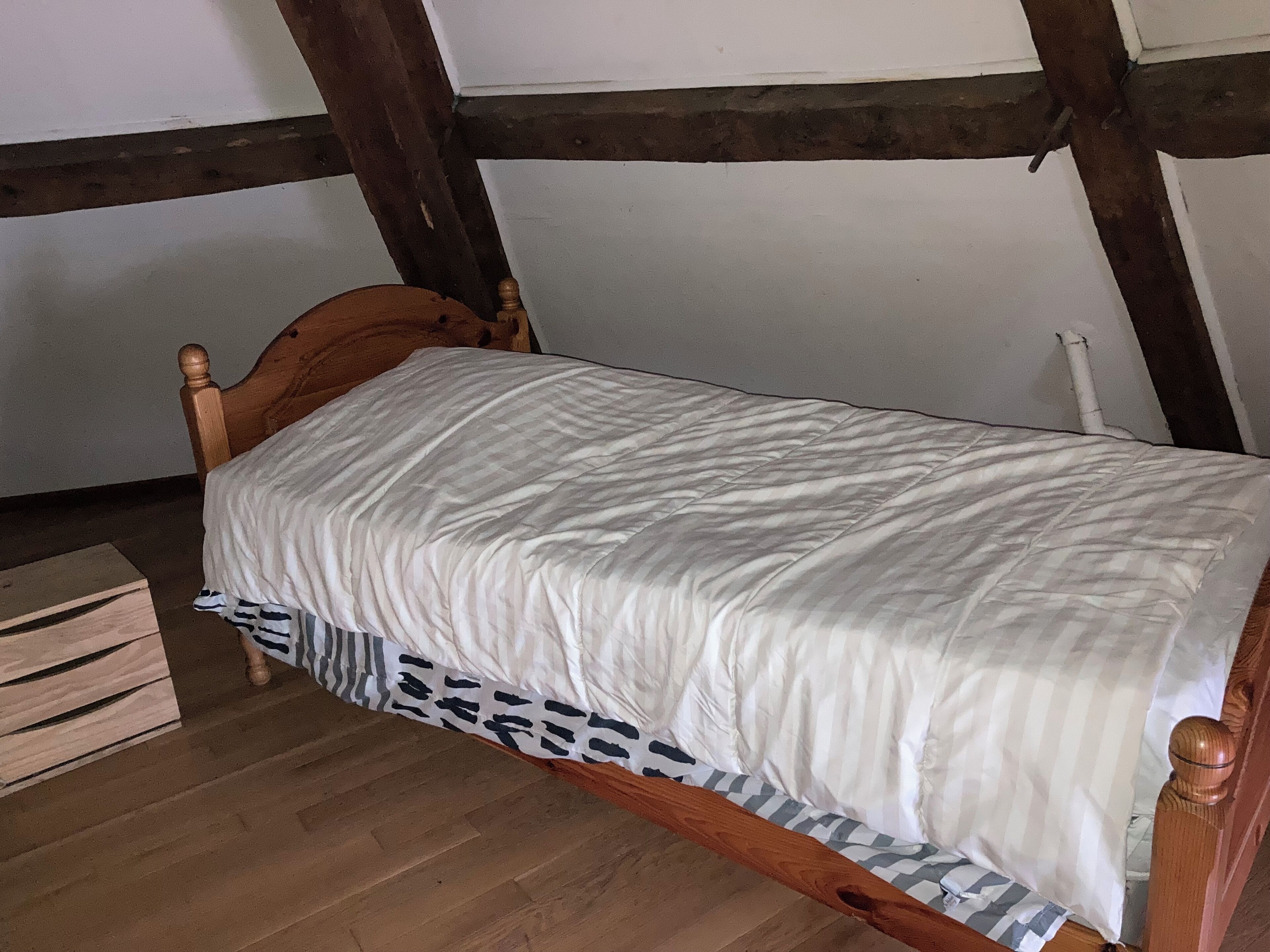 1 bedroom, bed sheets