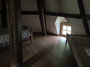 1 bedroom, bed sheets