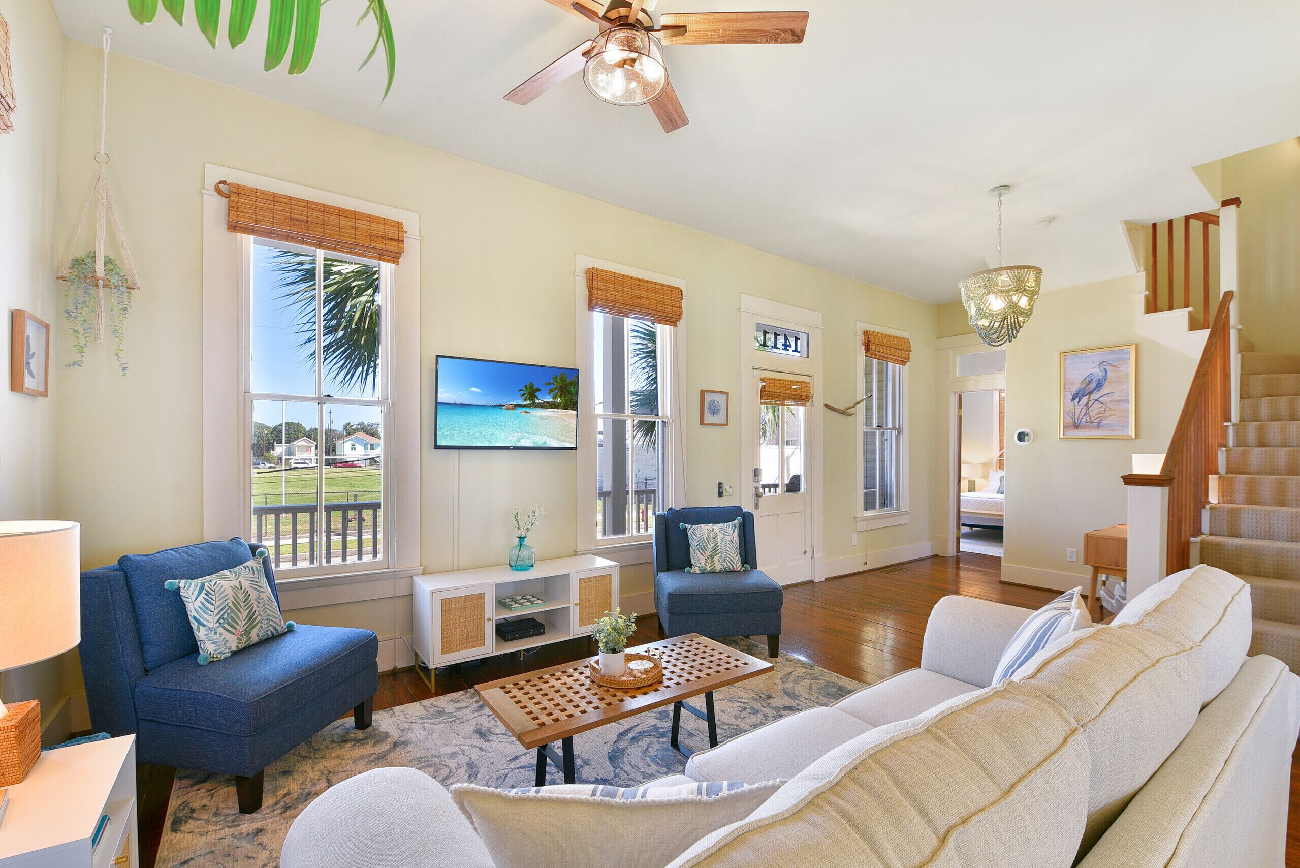 Walk to Beach- Luxury Bungalow, King & Queen Beds, Sleeps 6