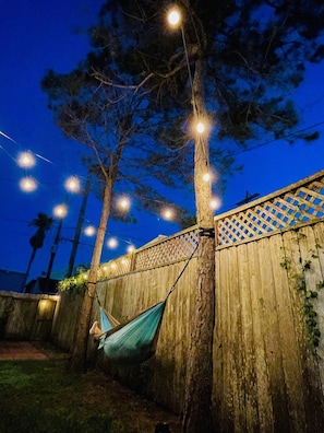 Relax in hammock in the backyard & enjoy the ambiance of the lights in the trees - Walk to Beach- Luxury Bungalow, King & Queen Beds, Sleeps 6 (Galveston)