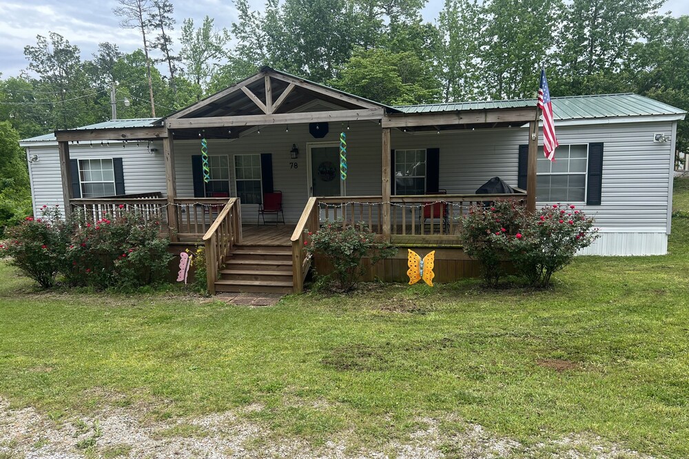 Nice 4B/2BA Home at Pickwick Lake walking distance to Goat Island Boat Ramp