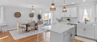 3 Miles to the Beach, 3 Miles to Downtown Newport!