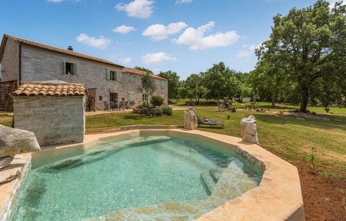 Pet friendly home in Buje