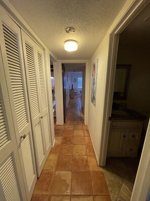Interior - Siesta Key!! 2 bed 2 bath condo - close to the beach!! (Sarasota)