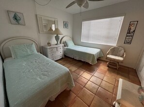 Room - Siesta Key!! 2 bed 2 bath condo - close to the beach!! (Sarasota)