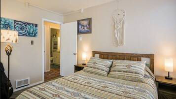 2 bedrooms, iron/ironing board, free WiFi, bed sheets