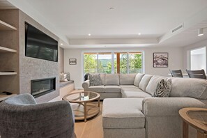 Lago 211 - Le Courmayeu | Opholdsområde | 40-tommers fladskærms-tv med digitale kanaler, tv, pejs