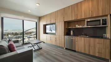 Studio | Living area | 40-inch flat-screen TV with digital channels, TV