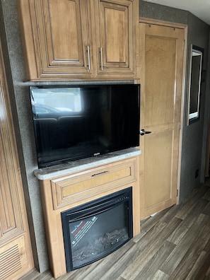 Enjoy cooking in this well-equipped kitchen with a microwave oven and flat-screen TV.
