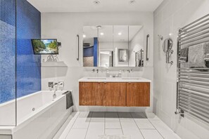 Shower, hair dryer - Luxury Home | Old City | Hosted StayRafa | Parking (Philadelphia)