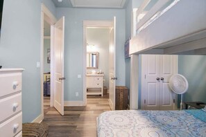 3 chambres, fer et planche à repasser, Wi-Fi, draps fournis
