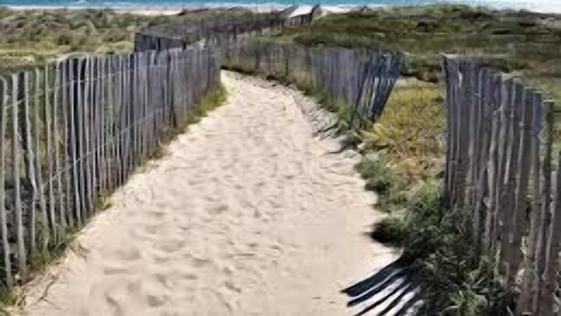 A sandy path bordered by wooden fences leading to a beach. - 2-Bedroom Apartment Close to the Beach, Shops, Entertainment  5CDUSUD1 (CANET PLAGE)