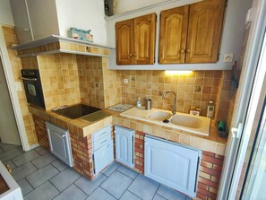 Fridge - 2-Bedroom Apartment Close to the Beach, Shops, Entertainment  5CDUSUD1 (CANET PLAGE)