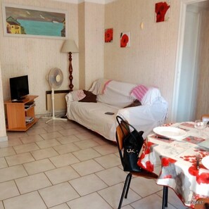 TV - Appartement T3 Proche Commerces et Animations - 5cdusud1 (CANET PLAGE)