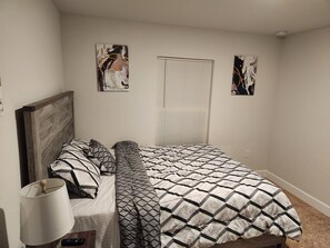 4 عدّة غرف نوم ومكواة/لوح كي وواي فاي مجانًا وملاءات أسرّة