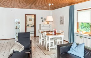 Dining - Nice apartment in Hasselberg with WiFi (Hasselberg)