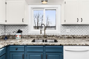 冰箱、微波炉、烤箱、炉灶