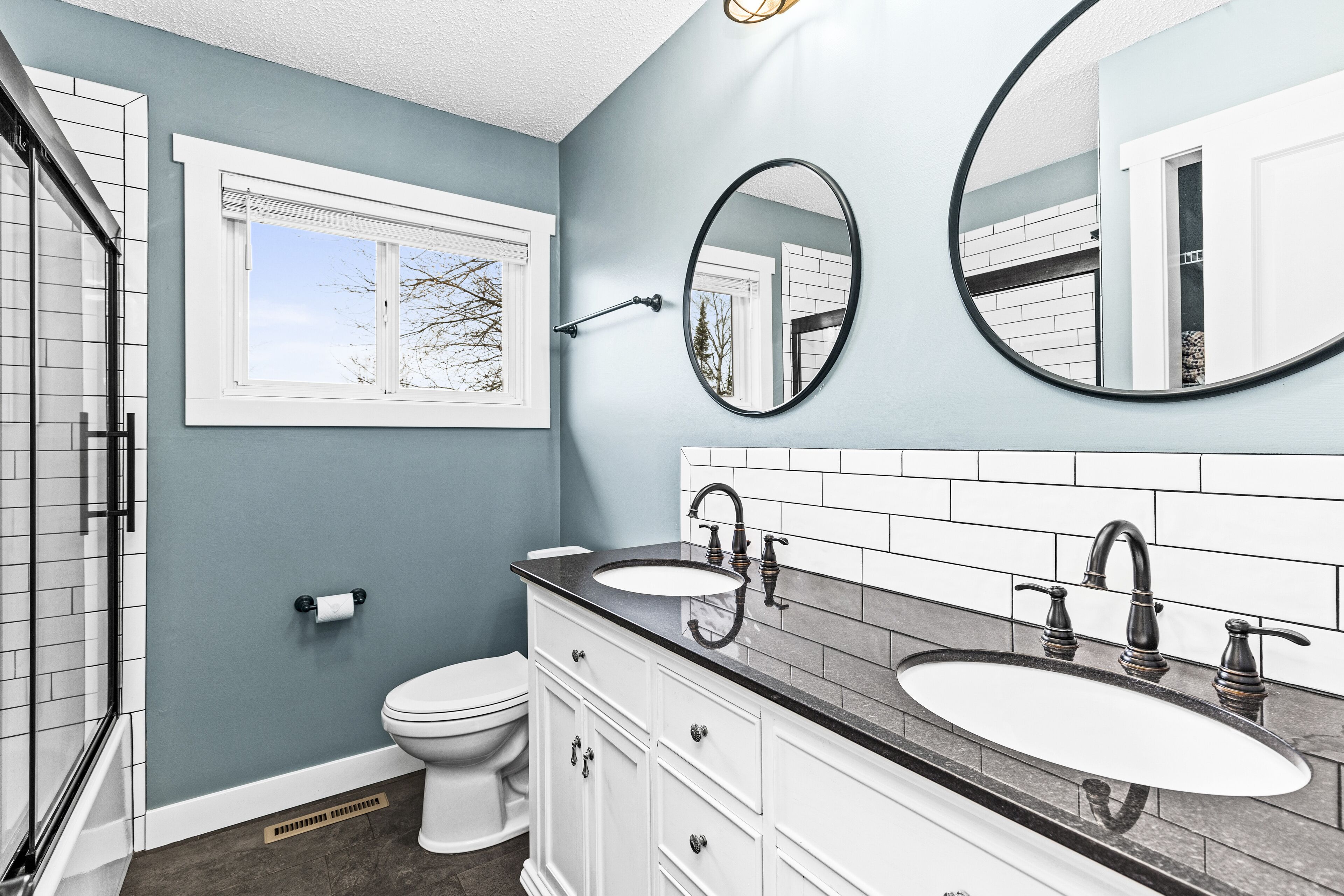 Lakeside Retreat Offering Serene Views, Water Adventures, and Lasting Memories!