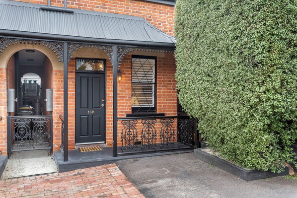 Exterior detail - Brisbane Terrace - Hobart Inner City - Free Parking - Free WIFI (Hobart)